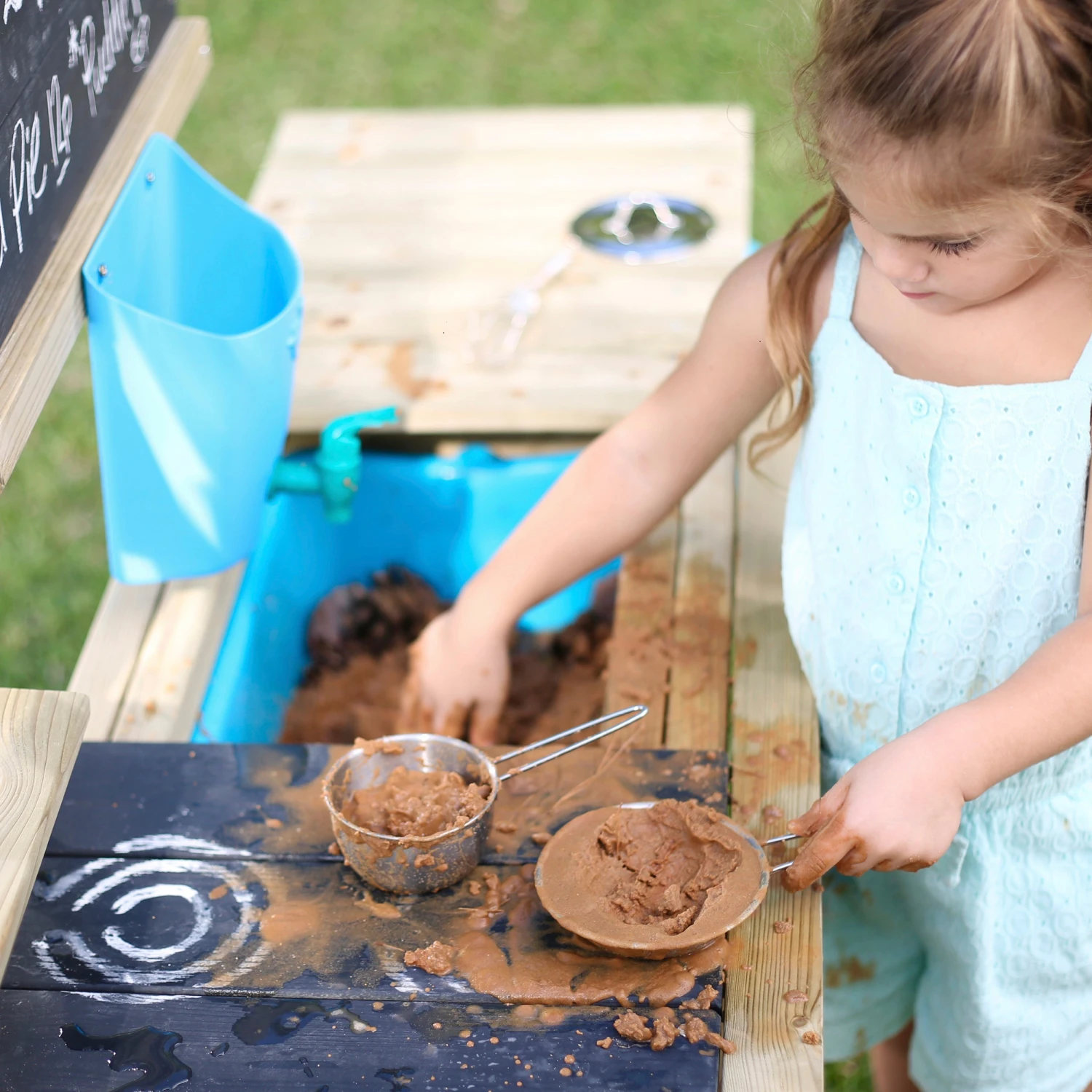 TP Deluxe Wooden Mud Kitchen - FSC<sup>®</sup> Certified 2 TP Deluxe Wooden Mud Kitchen - FSC<sup>®</sup> Certified - Image 2