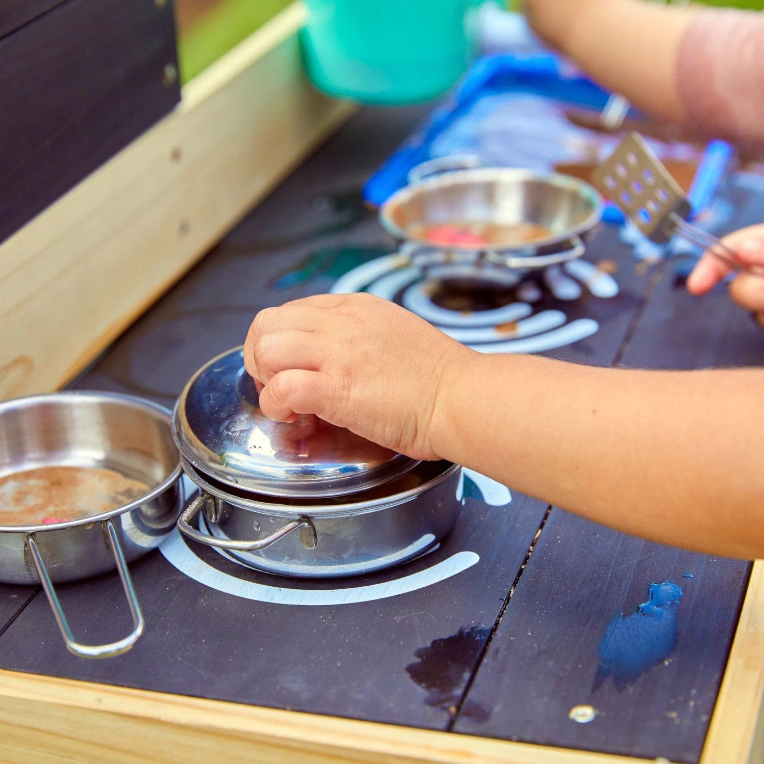 TP Little Chef Wooden Mud Kitchen - FSC<sup>®</sup> Certified 4 TP Little Chef Wooden Mud Kitchen - FSC<sup>®</sup> Certified - Image 4